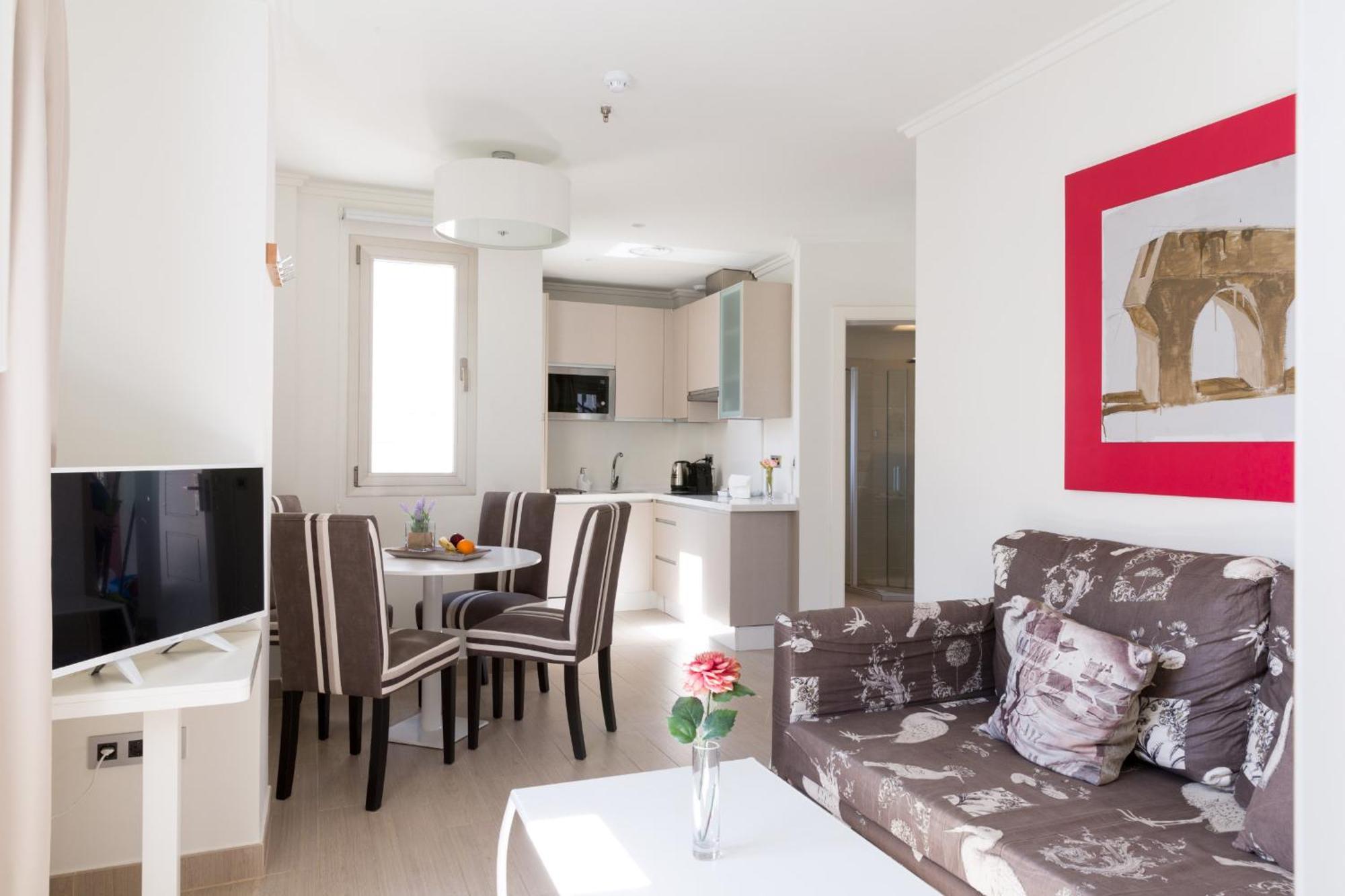 Welldone Cathedral Suites Seville Bilik gambar