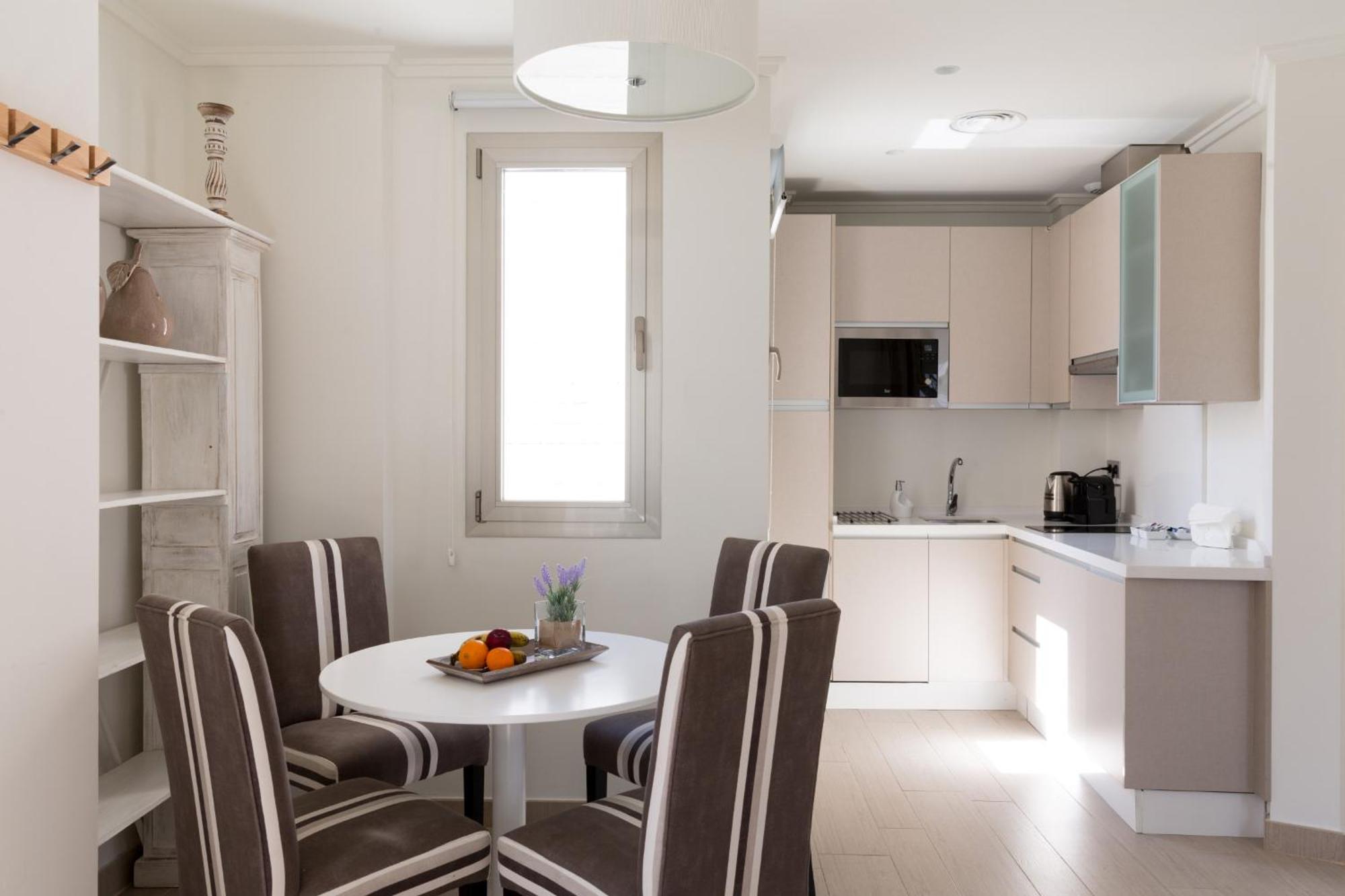 Welldone Cathedral Suites Seville Bilik gambar
