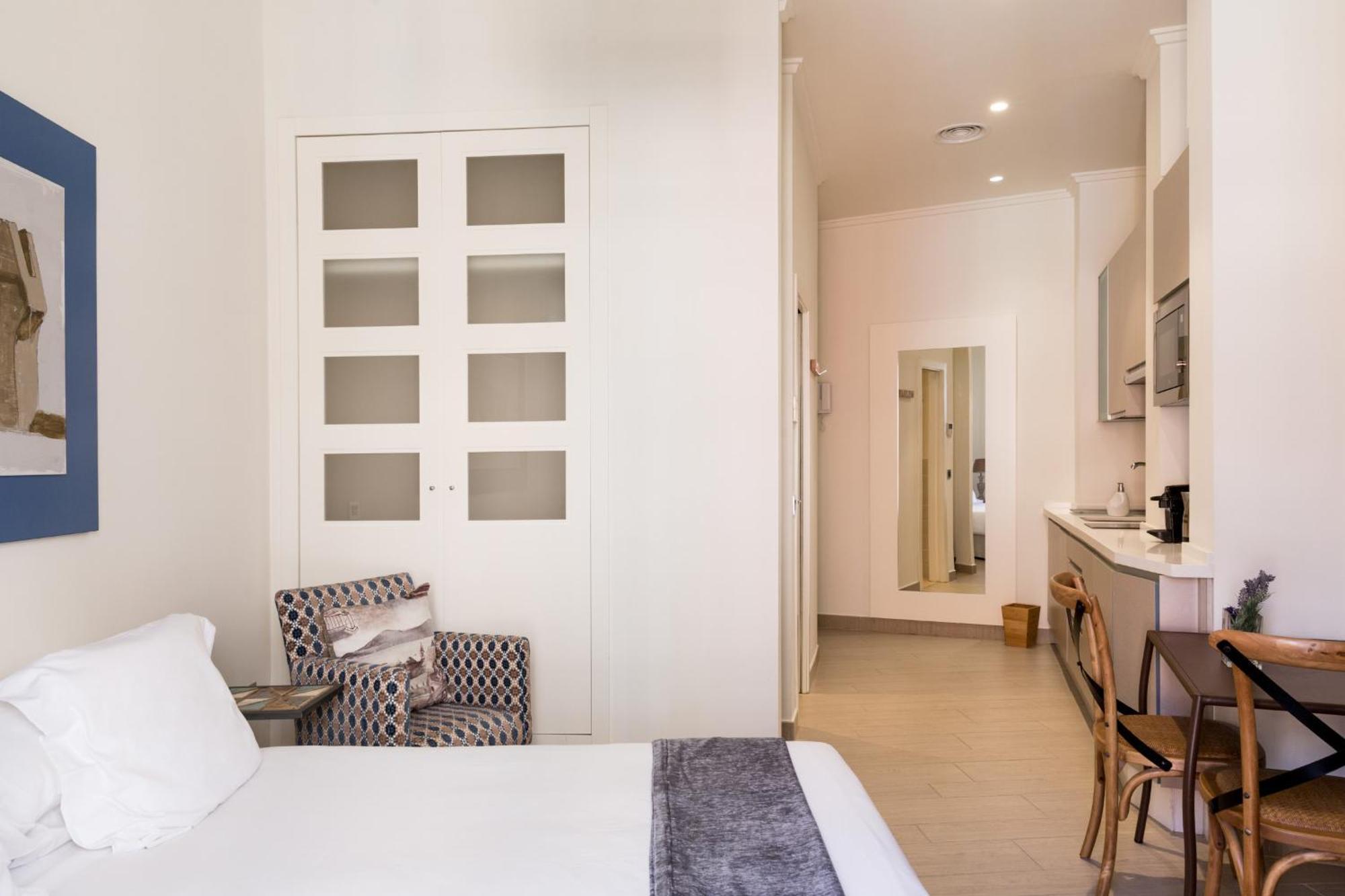 Welldone Cathedral Suites Seville Bilik gambar